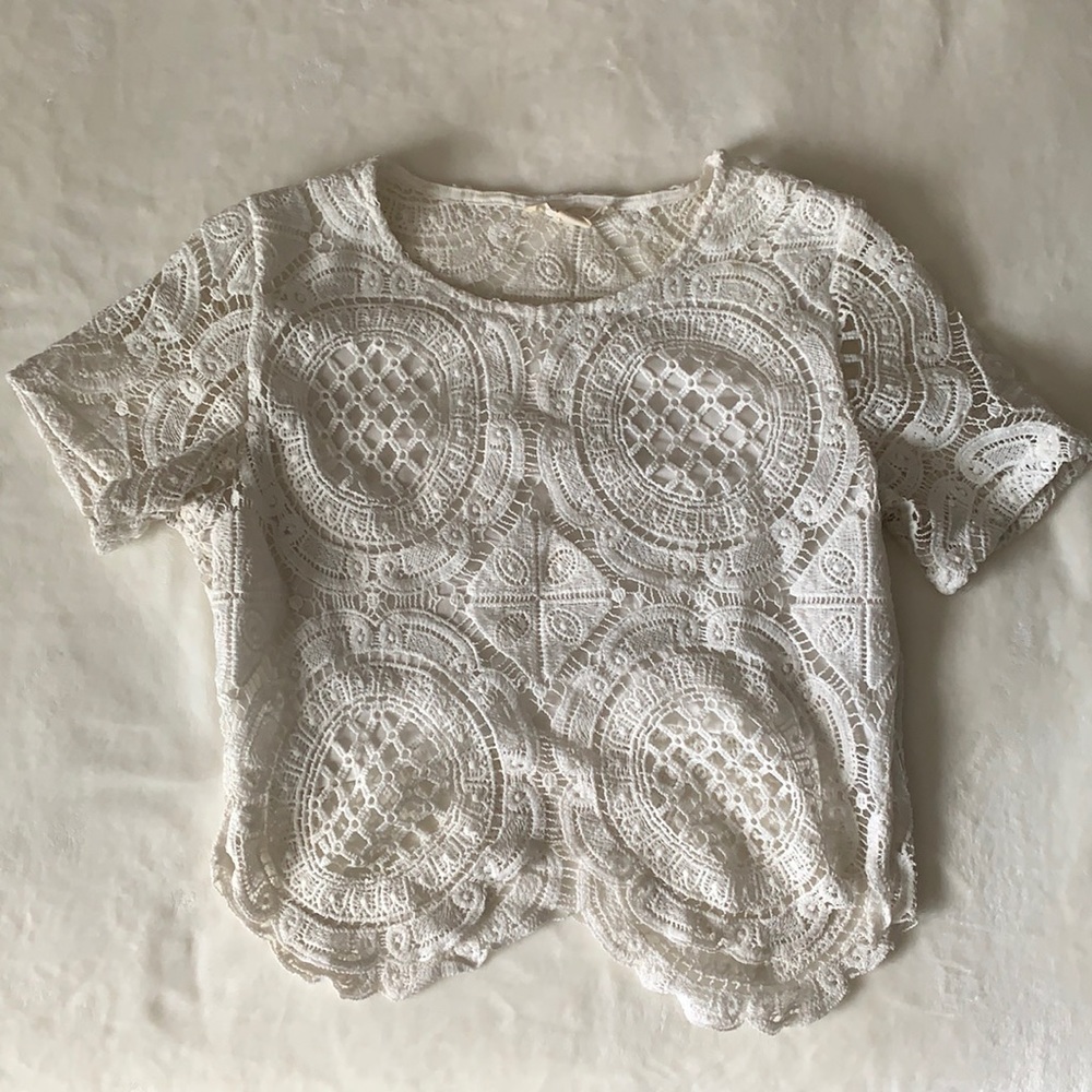Cute crop lace blouse. S